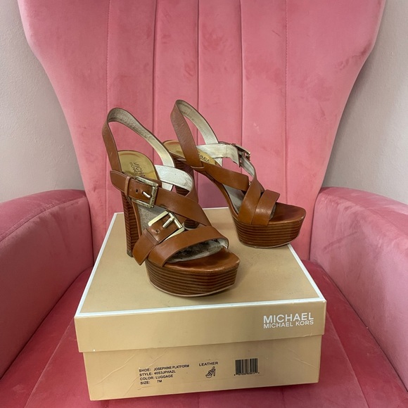Michael Kors Joshephine platform Sandals. - Picture 2 of 3